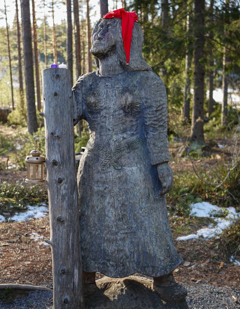 Puuveistos Mänty-Miina