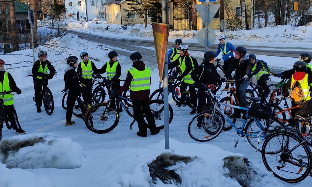 Tiedote 23.3.2021: Kokeilut innostavat JYP-junnuja lisäämään liikettä ja vähentämään päästöjä