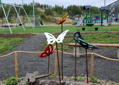 Perhostaideteos leikkipuistossa